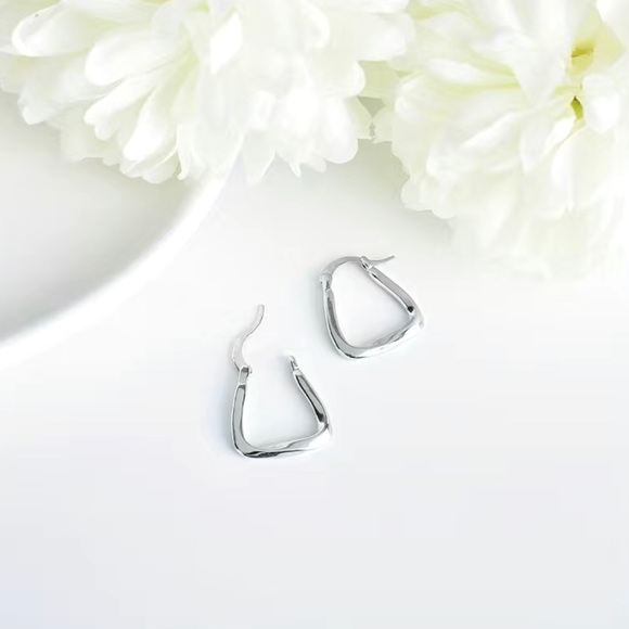 🆕❗️❗️Minimalist Luxury Style Hoop Earrings Sterling 925 Silver Jewelry. - Picture 5 of 7
